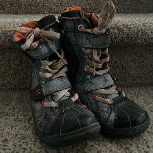 Women’s TMA Eyes boots. Never worn. Size 8.